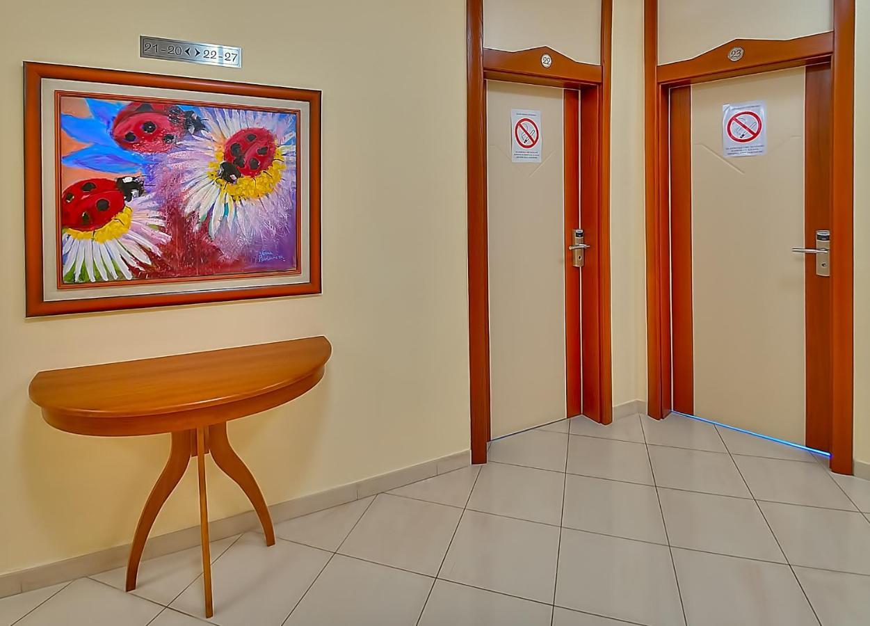 Hotel Niski Cvet Екстер'єр фото