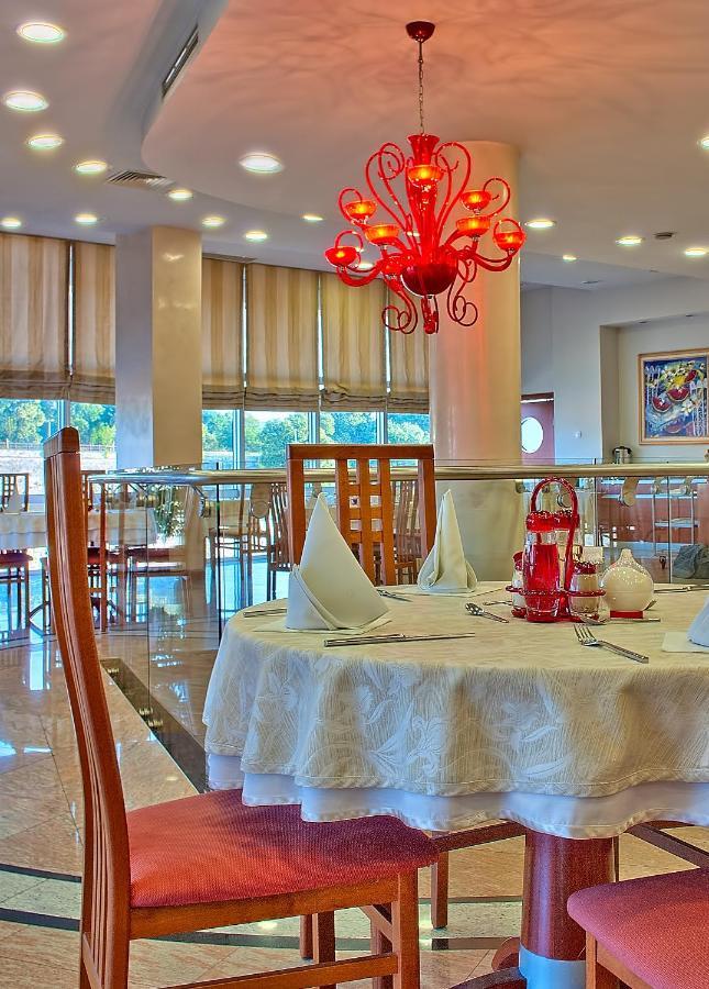 Hotel Niski Cvet Екстер'єр фото