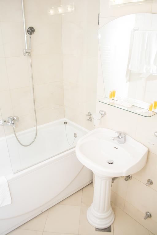 Hotel Niski Cvet Екстер'єр фото