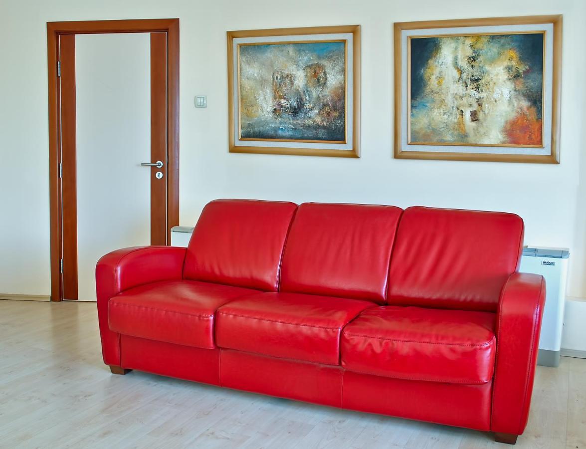 Hotel Niski Cvet Екстер'єр фото